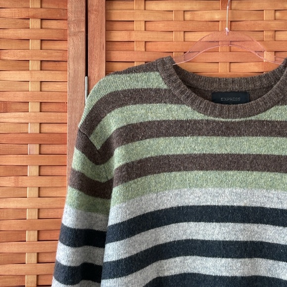Express Crewneck Color Block - Picture 2 of 5
